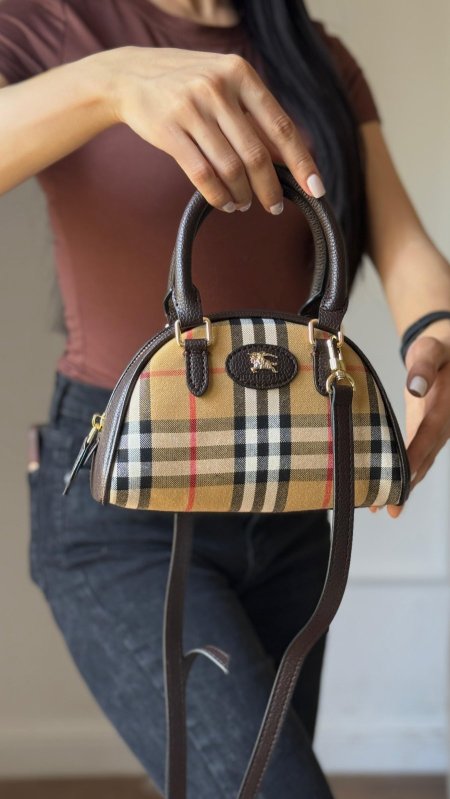 شنطة - Burberry ماستر / شامل علبة الشركة